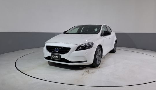 Volvo • V40