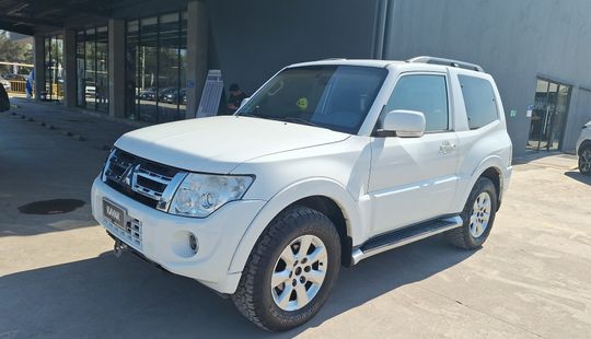 Mitsubishi • Montero