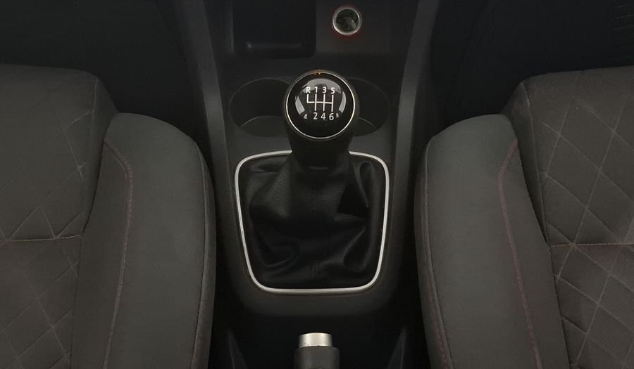 Volkswagen Crossfox 1.6 CROSSFOX QUEMACOCOS MT Hatchback 2016