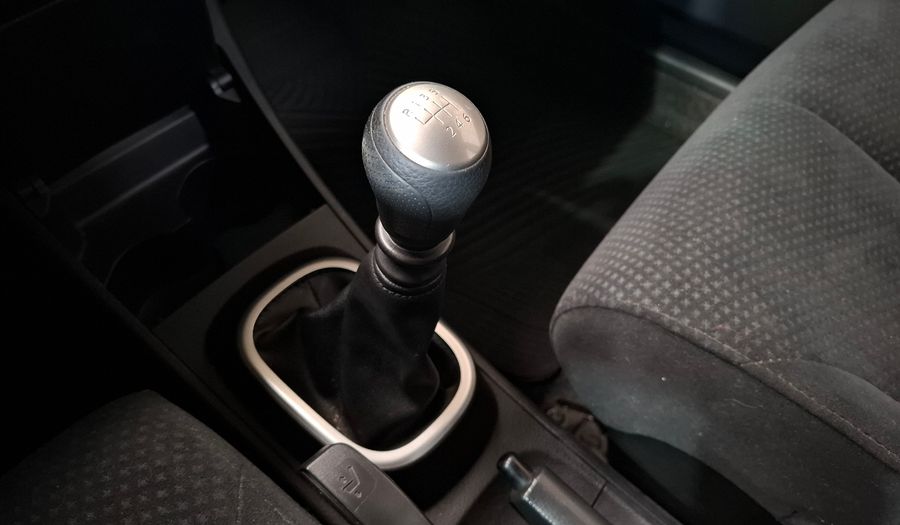 Nissan Tiida 1.8 VISIA Hatchback 2011
