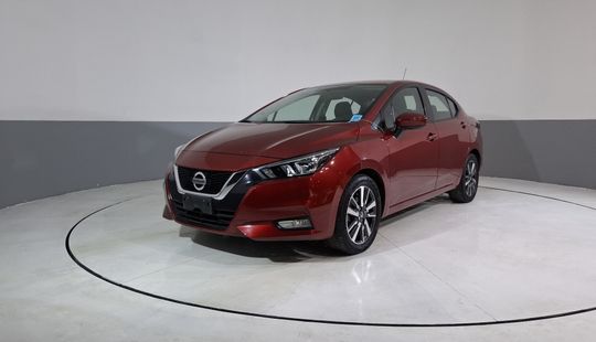 Nissan • Versa