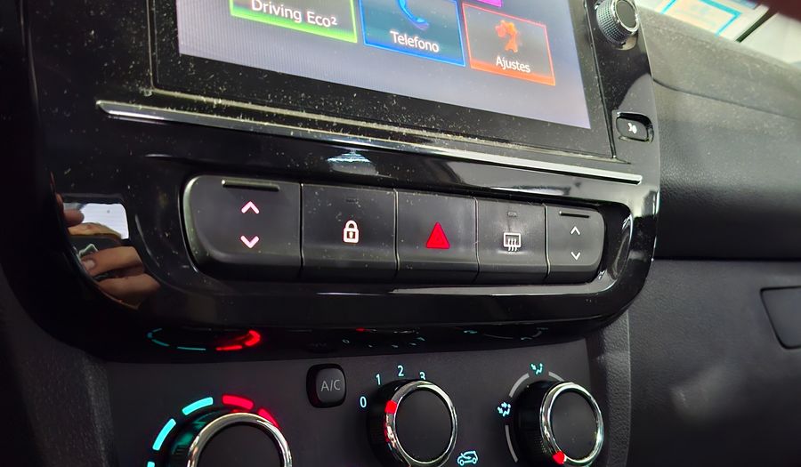 Renault Kwid 1.0 ICONIC OUTSIDER Hatchback 2025