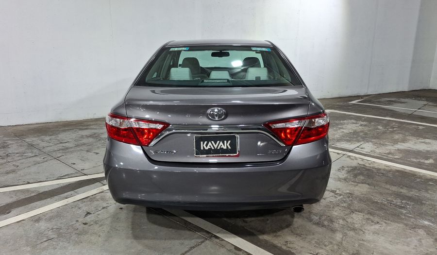 Toyota Camry 2.5 XLE L4 6AT Sedan 2016