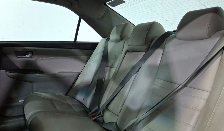 Toyota Camry 2.5 XLE L4 6AT Sedan 2016