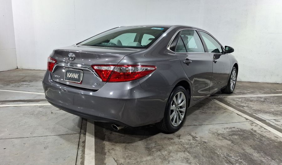 Toyota Camry 2.5 XLE L4 6AT Sedan 2016