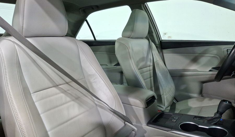 Toyota Camry 2.5 XLE L4 6AT Sedan 2016