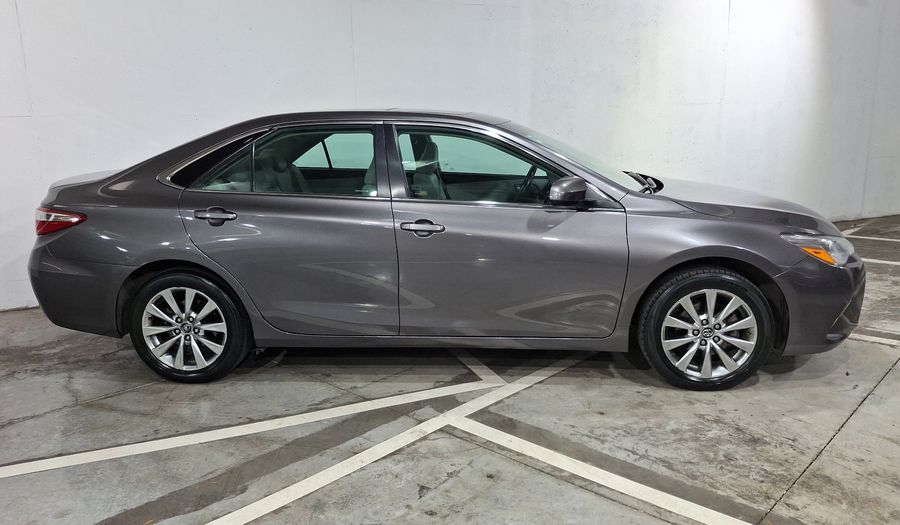Toyota Camry 2.5 XLE L4 6AT Sedan 2016
