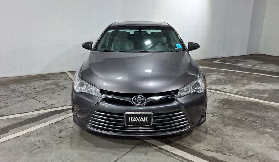 Toyota Camry 2.5 XLE L4 6AT Sedan 2016