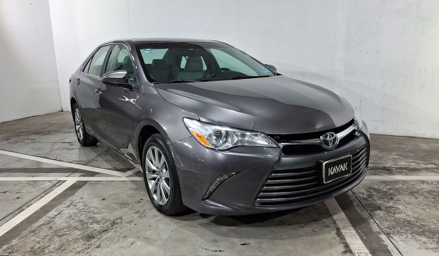 Toyota Camry 2.5 XLE L4 6AT Sedan 2016