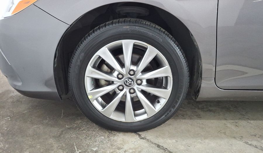 Toyota Camry 2.5 XLE L4 6AT Sedan 2016