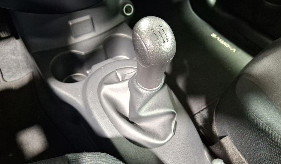 Nissan V-drive 1.6 V-DRIVE Sedan 2025