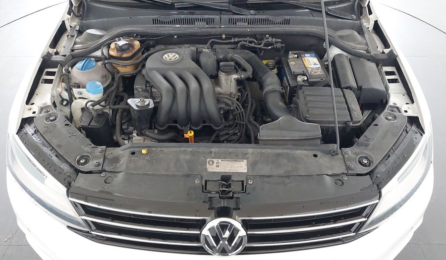 Volkswagen Jetta 2.0 TOTAL FLEX COMFORTLINE TIPTRONIC Sedan 2016