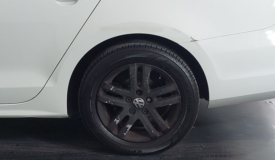 Volkswagen Jetta 2.0 TOTAL FLEX COMFORTLINE TIPTRONIC Sedan 2016