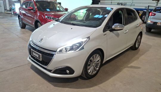Peugeot • 208