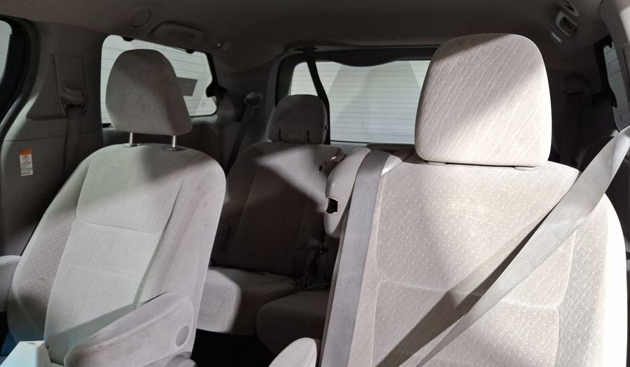 Toyota Sienna 3.5 XLE AT Minivan 2017