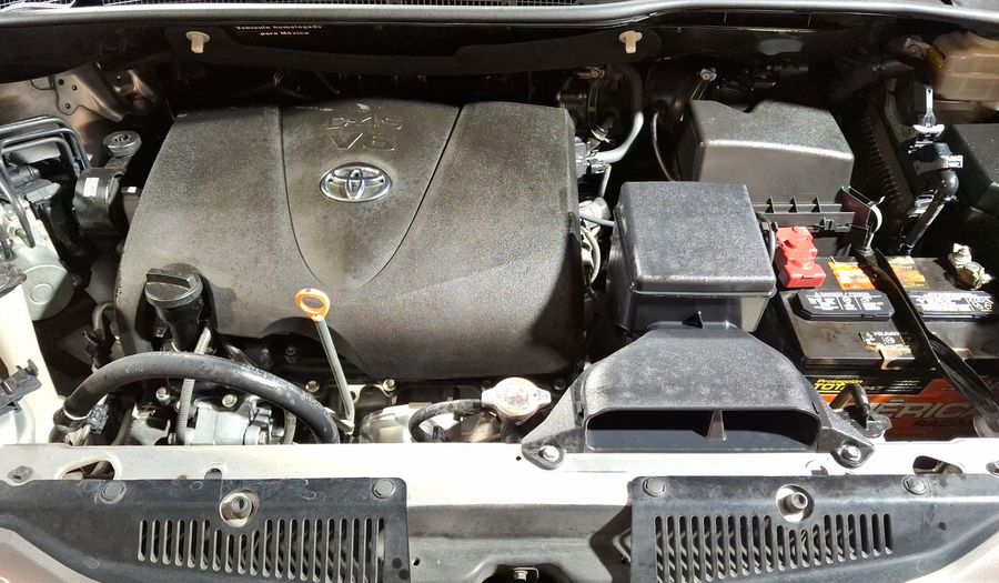 Toyota Sienna 3.5 XLE AT Minivan 2017