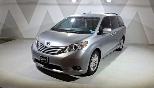 Toyota • Sienna