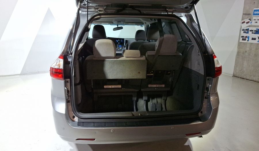 Toyota Sienna 3.5 XLE AT Minivan 2017