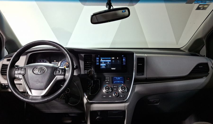 Toyota Sienna 3.5 XLE AT Minivan 2017