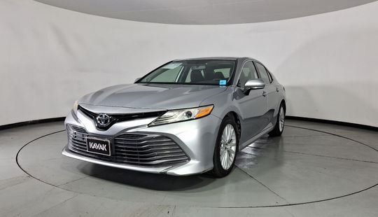 Toyota • Camry