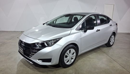 Nissan • Versa