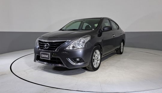 Nissan • Versa