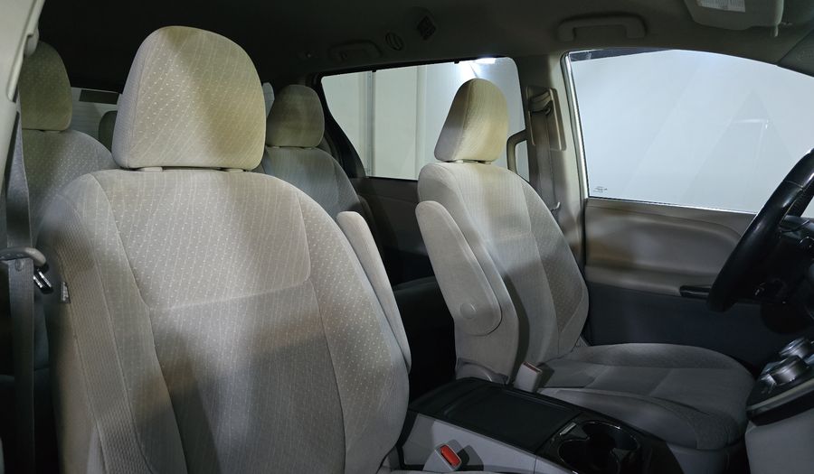 Toyota Sienna 3.5 XLE AUTO Minivan 2019