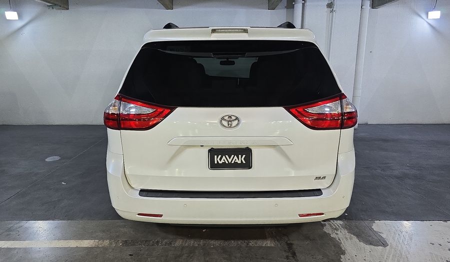 Toyota Sienna 3.5 XLE AUTO Minivan 2019