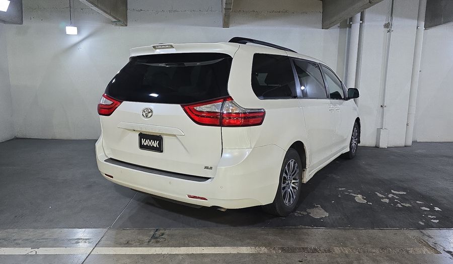 Toyota Sienna 3.5 XLE AUTO Minivan 2019