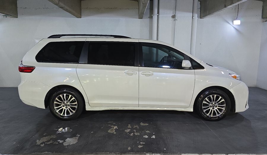 Toyota Sienna 3.5 XLE AUTO Minivan 2019