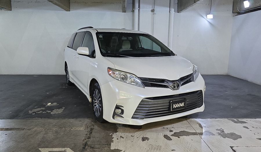 Toyota Sienna 3.5 XLE AUTO Minivan 2019