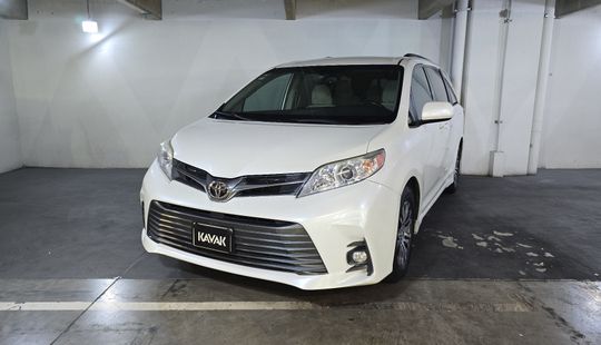 Toyota • Sienna