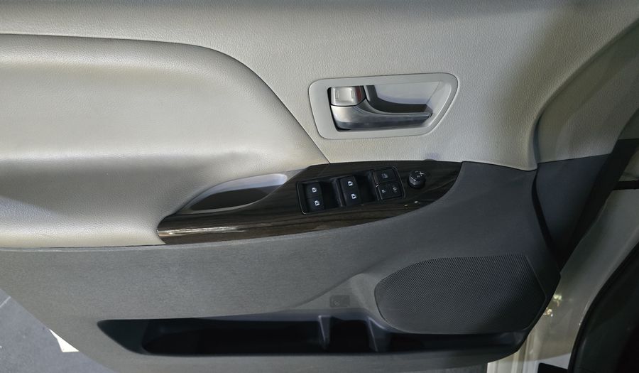 Toyota Sienna 3.5 XLE AUTO Minivan 2019