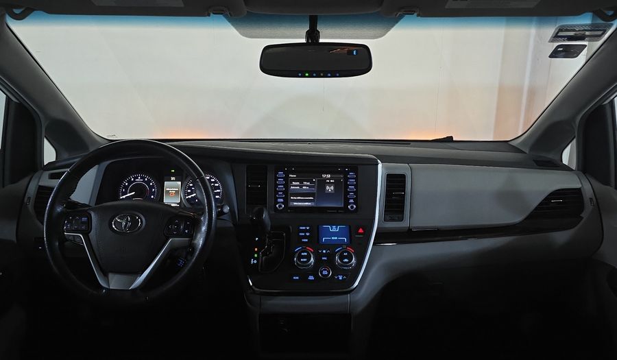 Toyota Sienna 3.5 XLE AUTO Minivan 2019