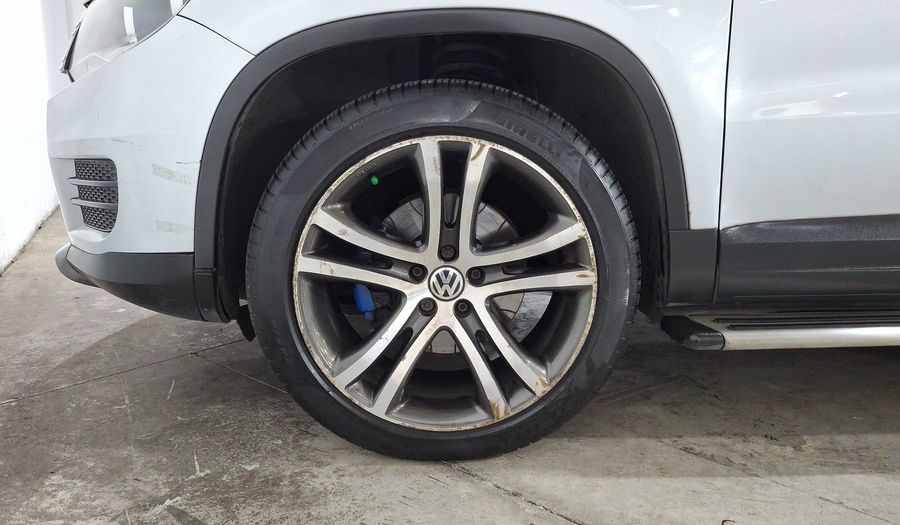 Volkswagen Tiguan 2.0 PAQUETE SPORT & STYLE Suv 2016