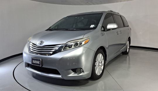 Toyota • Sienna