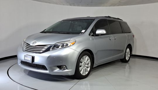 Toyota • Sienna