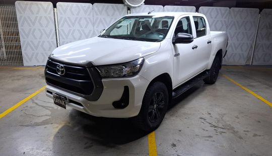Toyota • Hilux