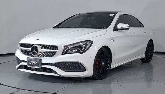 Mercedes Benz • Clase CLA