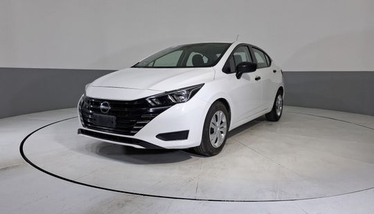 Nissan • Versa