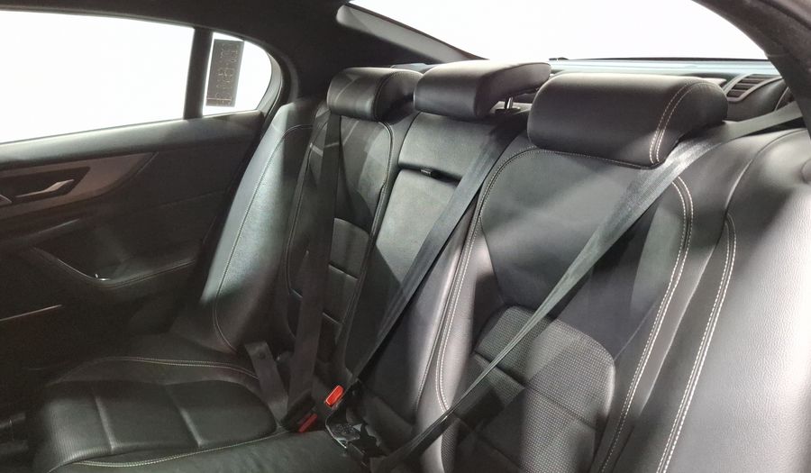 Jaguar Xe 2.0 P300 SE AUTO Sedan 2020