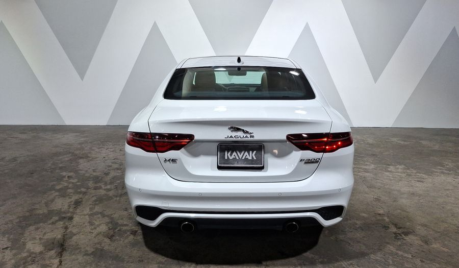 Jaguar Xe 2.0 P300 SE AUTO Sedan 2020