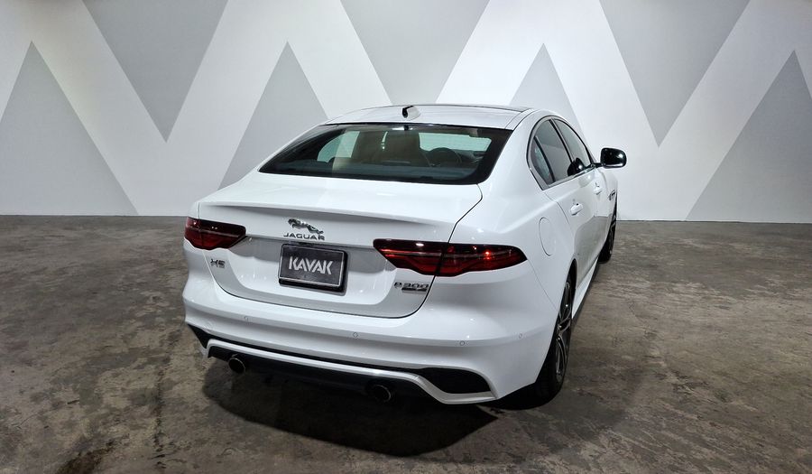Jaguar Xe 2.0 P300 SE AUTO Sedan 2020