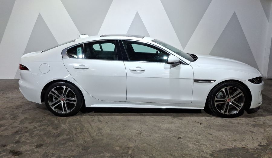 Jaguar Xe 2.0 P300 SE AUTO Sedan 2020