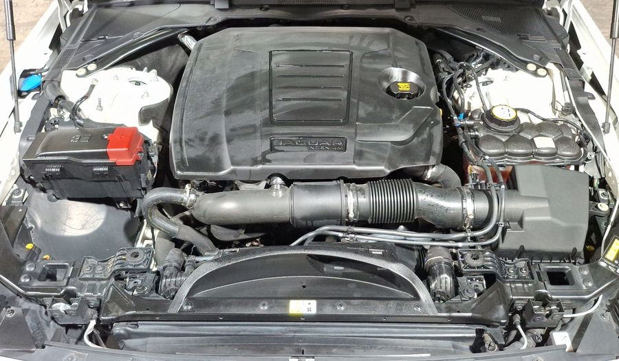 Jaguar Xe 2.0 P300 SE AUTO Sedan 2020