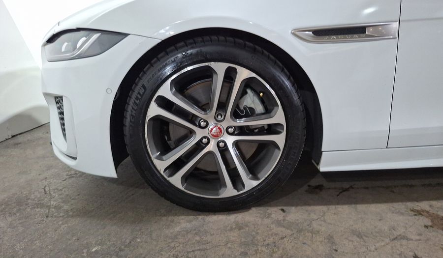 Jaguar Xe 2.0 P300 SE AUTO Sedan 2020