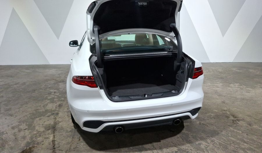 Jaguar Xe 2.0 P300 SE AUTO Sedan 2020