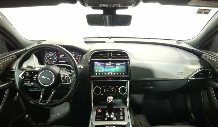 Jaguar Xe 2.0 P300 SE AUTO Sedan 2020