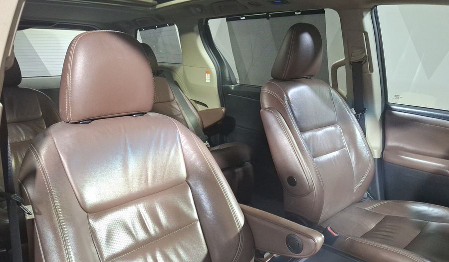 Toyota Sienna 3.5 LIMITED AT Minivan 2017