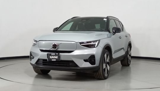 Volvo • XC40
